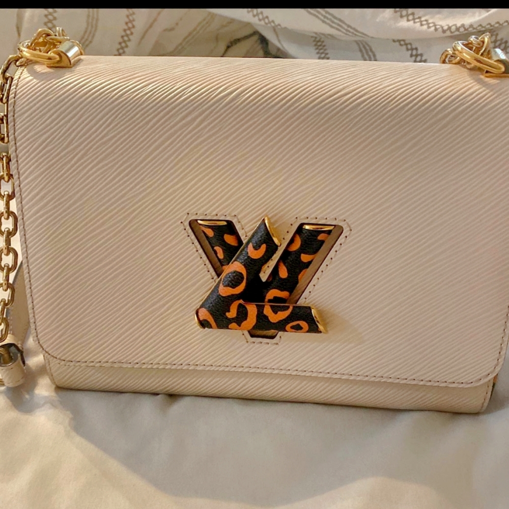 Pending sale. Louis Vuitton Twist MM Giant Jungle